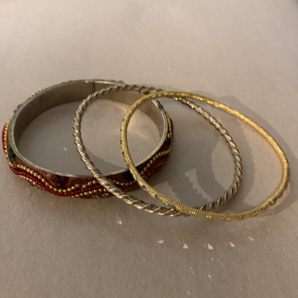 Three bracelets - Picture 5 of 5